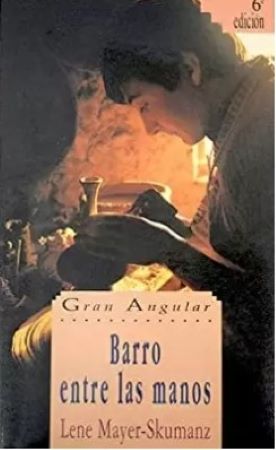 44736-BARRO ENTRE LAS MANOS / GRAN ANGULAR